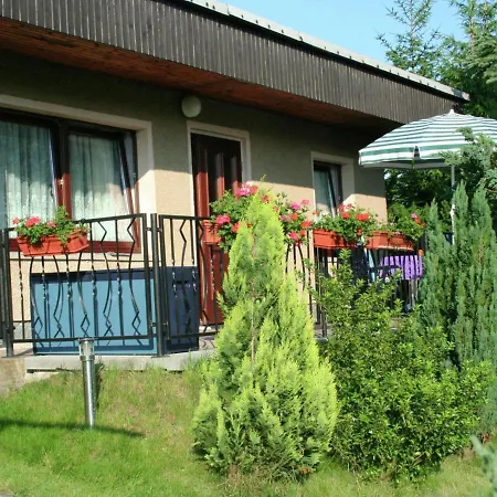 Small With Large Garden Near The Czech Border 別荘 ゼーブニッツ